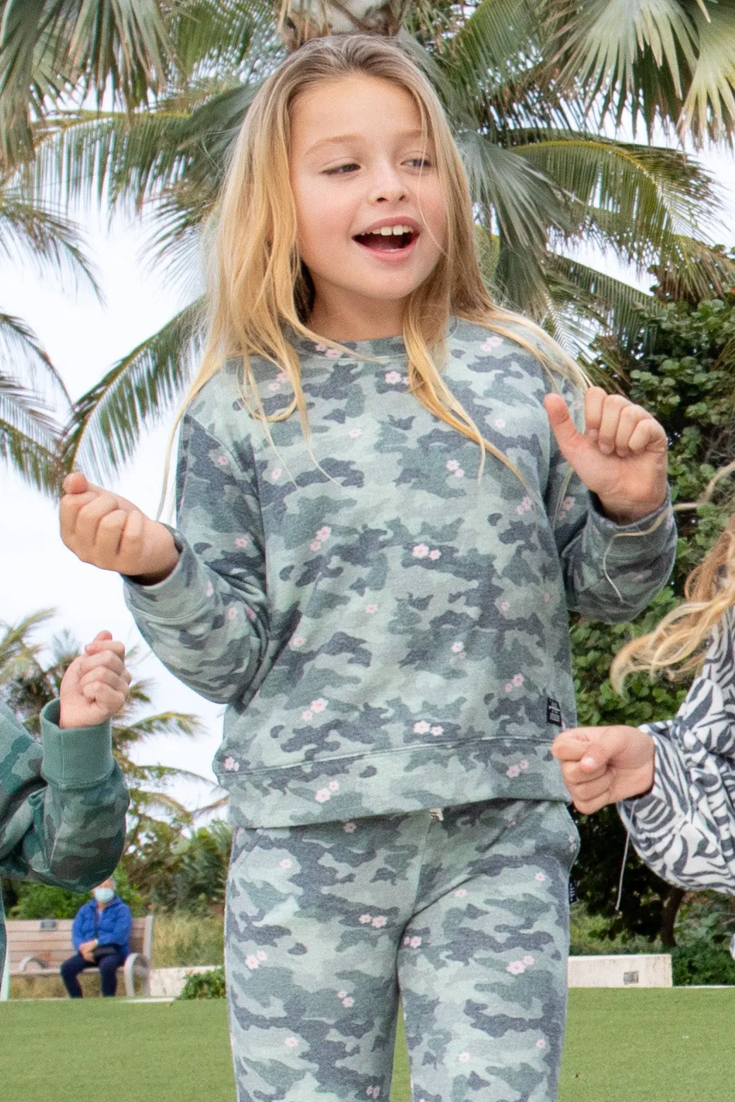 Feather 4 Arrow Chill Down Kids Sweatshirt - Camo