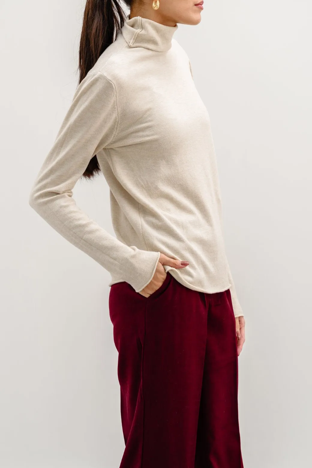 LIGHTWEIGHT SWEATER TOP