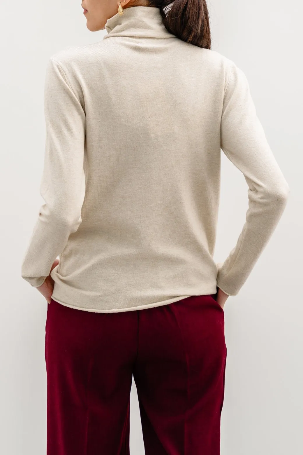 LIGHTWEIGHT SWEATER TOP